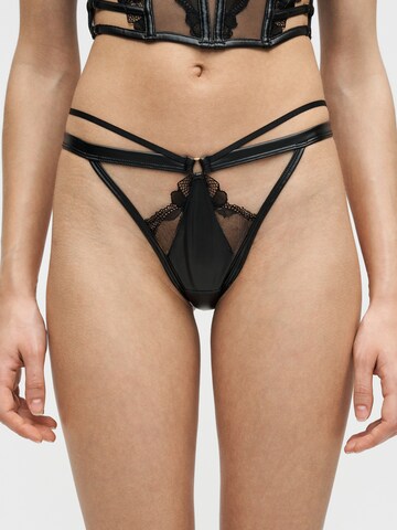 Hunkemöller String bugyik 'Ilenia' - fekete: elől