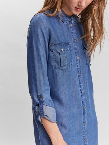 VERO MODA Košilové šaty – modrá