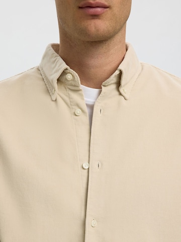 SELECTED - Ajuste regular Camisa 'SLHDanni' en beige