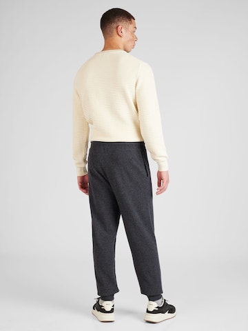 GANT Tapered Housut värissä harmaa