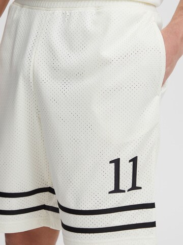 11 Project - Loosefit Calças 'Zaine ' em branco