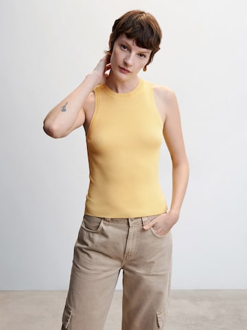 Tops en tricot 'KARL' MANGO en jaune : devant
