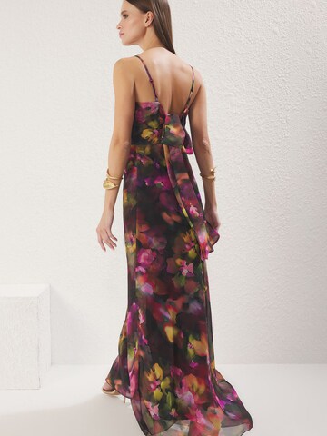 Robe de soirée Trendyol en mélange de couleurs