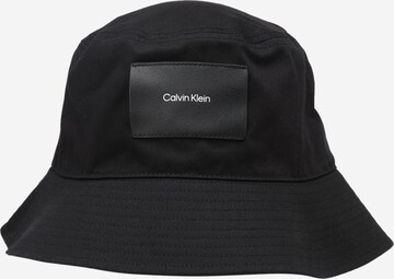 Calvin Klein Шапка с периферия в черно