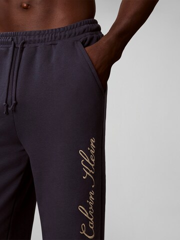 Effilé Pantalon Calvin Klein en bleu