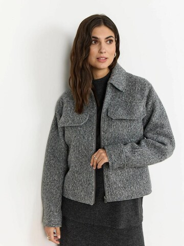 Veste mi-saison 'Viveka 1' Soyaconcept en gris