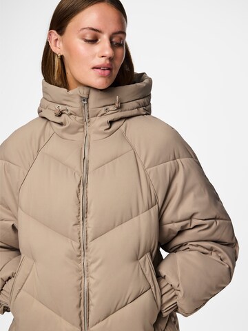 Cappotto invernale 'PCNocelyn' di PIECES in grigio