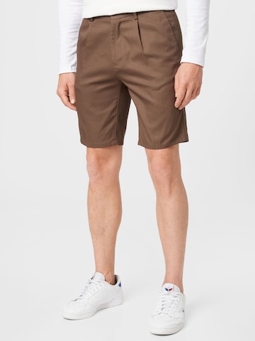 BURTON MENSWEAR LONDON Normální Kalhoty se sklady v pase – hnědá: přední strana