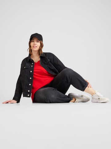 ONLY Carmakoma - Camisa 'Bonnie Life' em vermelho