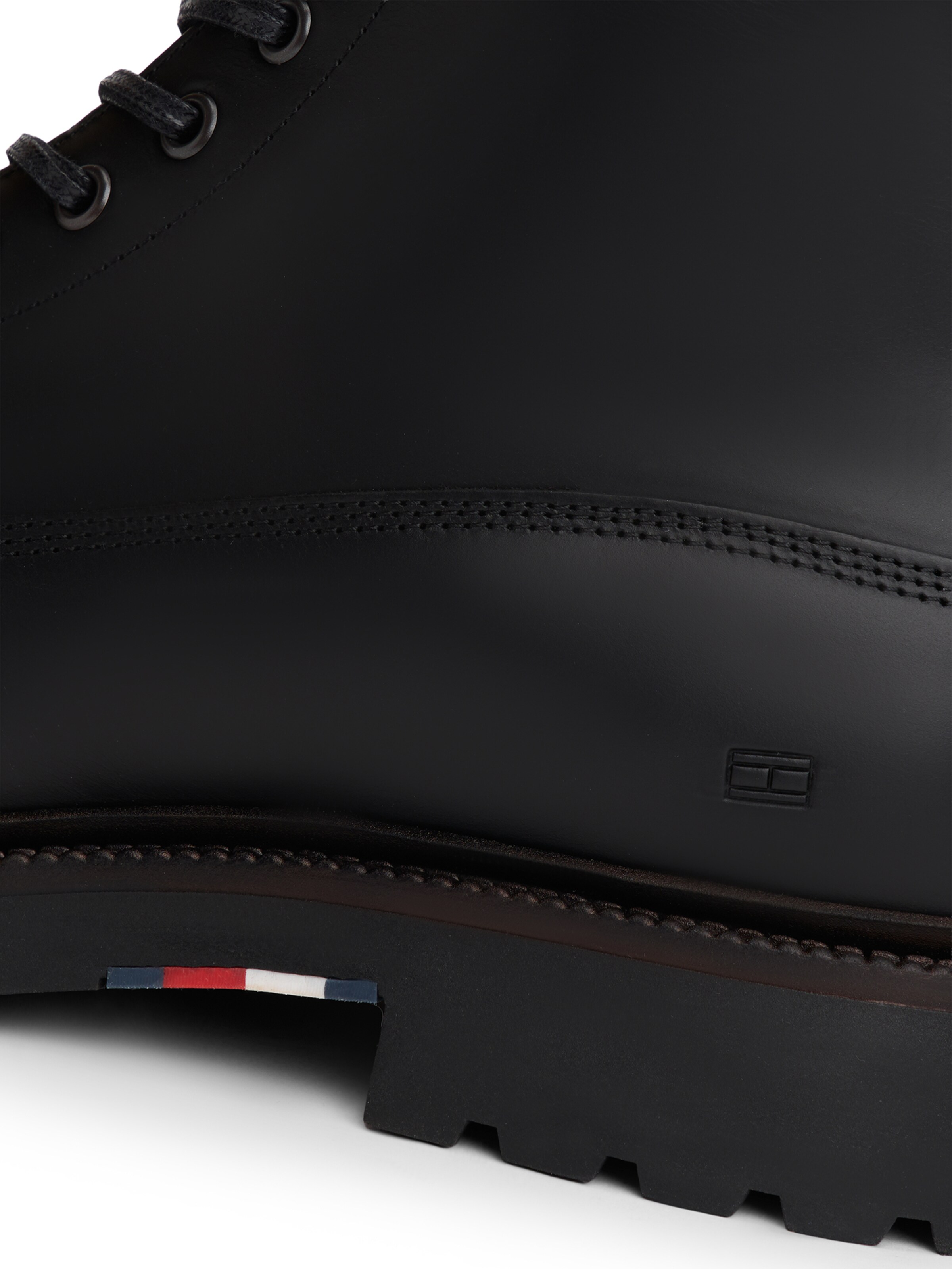 TOMMY HILFIGER Ботинки на шнуровке в Черный