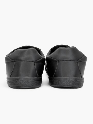 Pisamonas - Sapatilhas em preto
