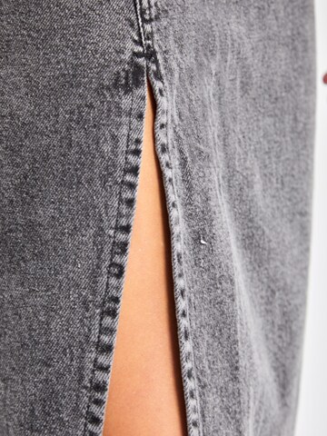 IT'S BASIC Rok 'Midi Denim Skirt' in Grijs