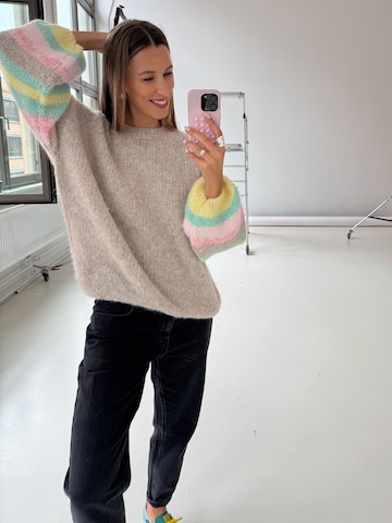 Kamila Šikl Trui in Beige