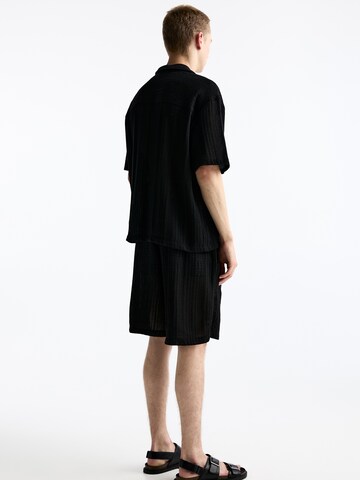 Pull&Bear Comfort Fit Hemd in Schwarz