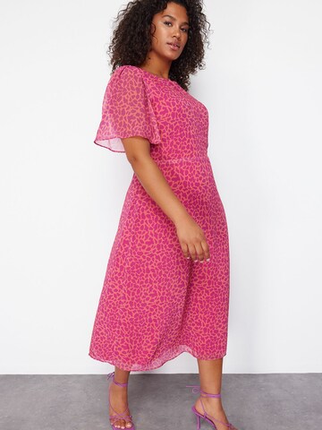 Robe Trendyol Curve en rose