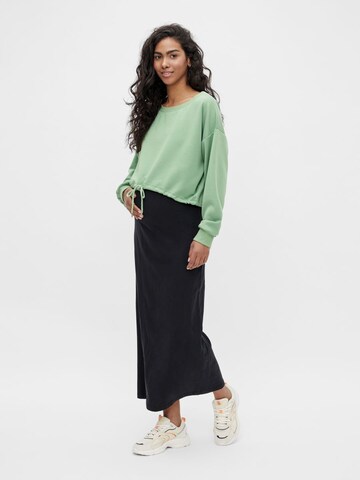 MAMALICIOUS - Sweatshirt 'Ray' em verde