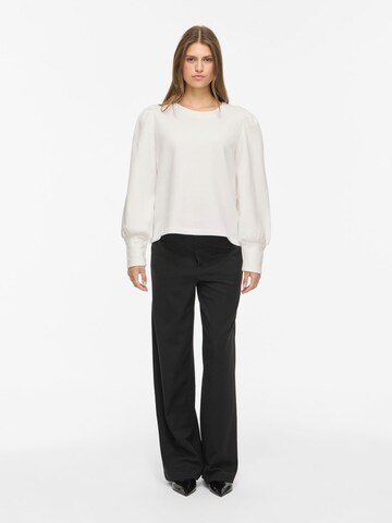 Sweat-shirt 'VIVera' VILA en blanc