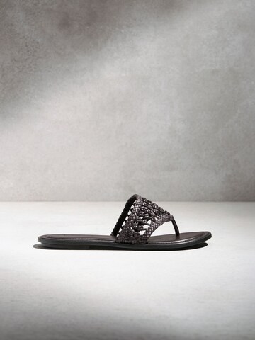 Next Zehentrenner in Braun