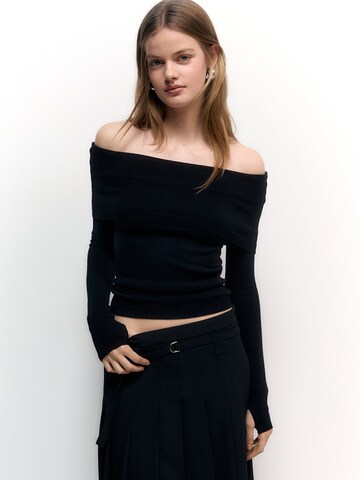 Pull&Bear Sweater in Black: front