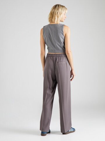 ONLY Regular Pleat-front trousers 'LAURA' in Grey