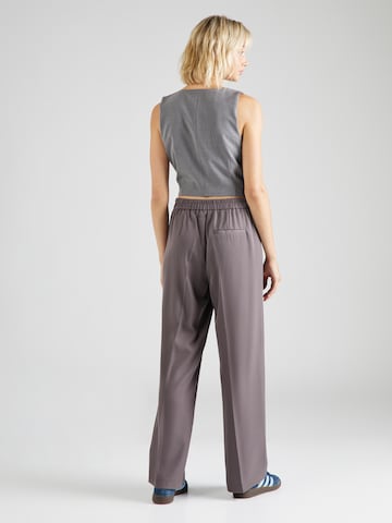 ONLY Regular Pleat-Front Pants 'LAURA' in Grey