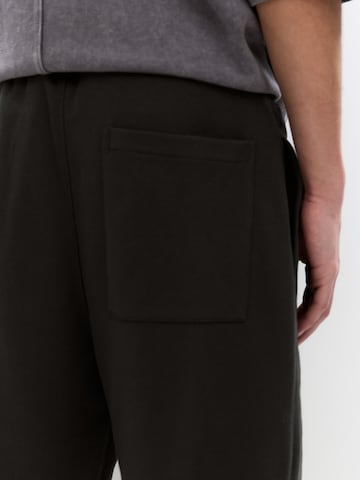 Largi Pantaloni 'STWD' de la Pull&Bear pe negru