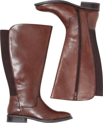 SHEEGO Boots in Brown