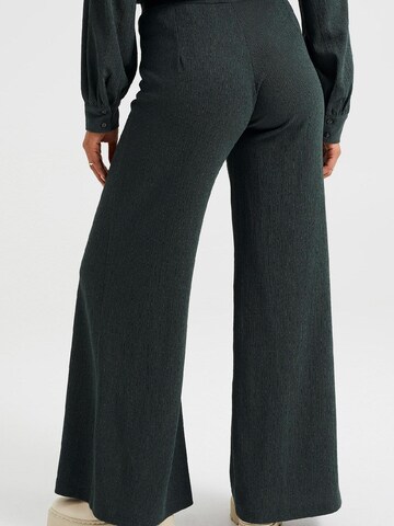WE Fashion Široke hlačnice Hlače | zelena barva
