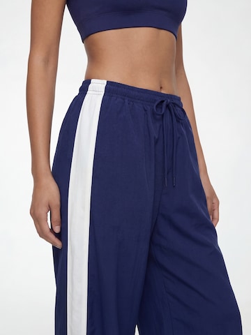 V!BE STUD!OS Wide leg Παντελόνι σε μπλε