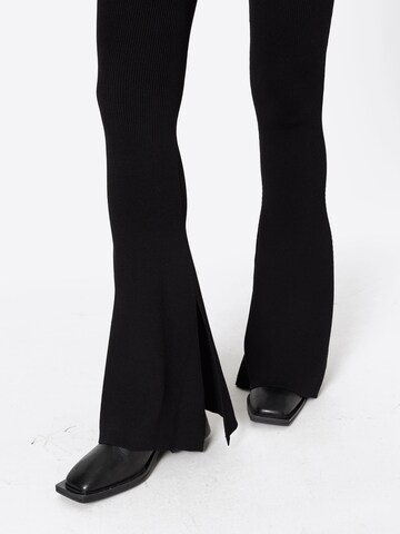 évasé Pantalon 'Calajero' Essentiel Antwerp en noir