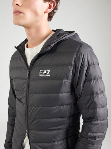Geacă de iarnă de la EA7 Emporio Armani pe gri