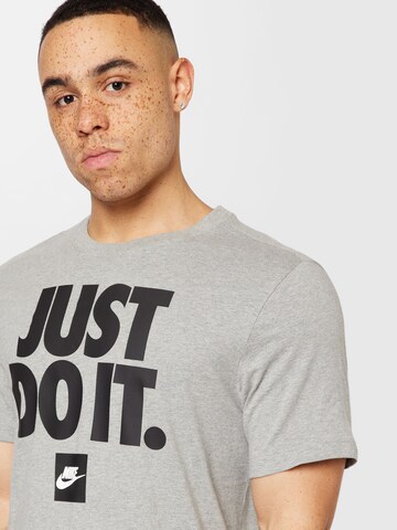 Nike Sportswear Μπλουζάκι σε γκρι