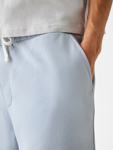 Bershka Loosefit Shorts in Blau