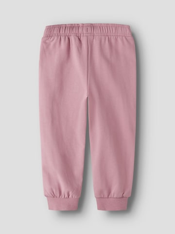 NAME IT - Tapered Pantalón 'Stitch' en lila