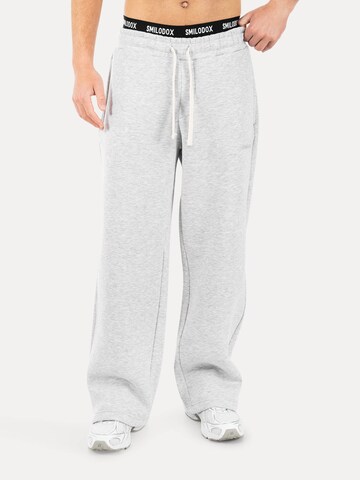 Smilodox Loosefit Broek in Grijs: voorkant