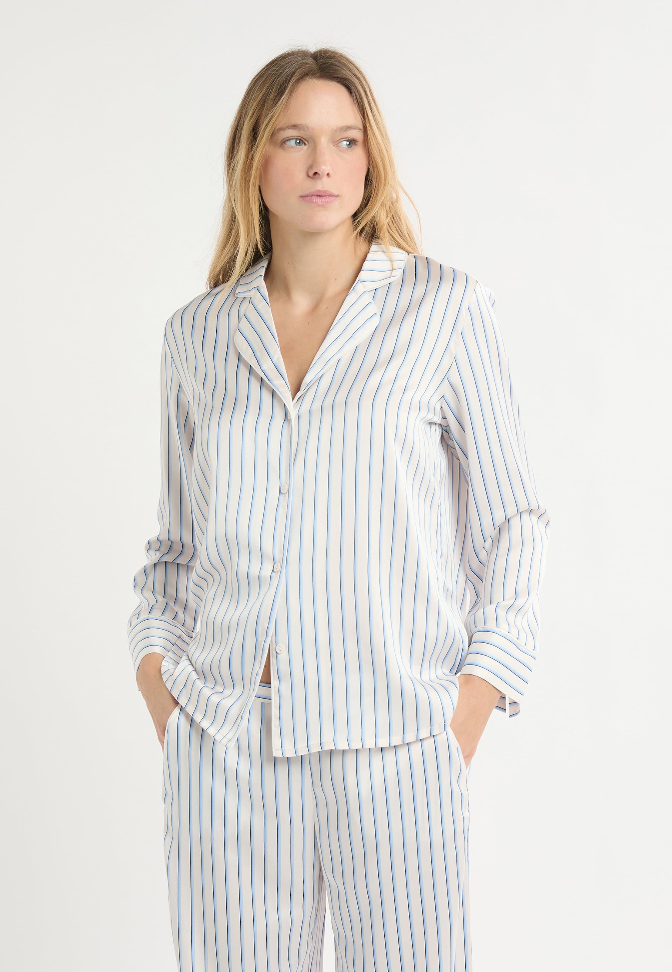 ETAM Slaapshirt 'MEDRA' in Blauw: voorkant