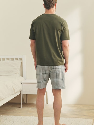 Pijama scurtă de la Next pe gri