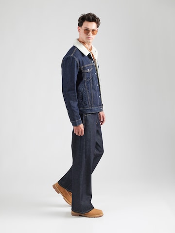 Geacă de primăvară-toamnă 'Type III Sherpa Trucker Jacket' de la LEVI'S ® pe albastru