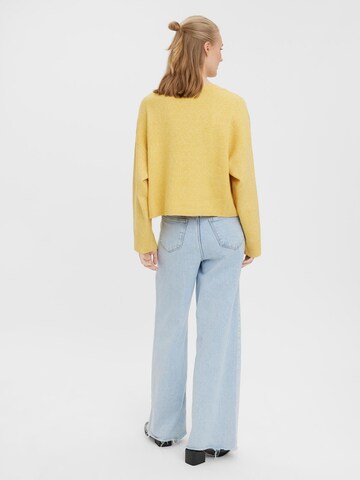 VERO MODA Sweater 'Doffy' in Yellow