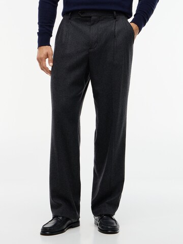 TOMMY HILFIGER Loose fit Pleat-front trousers 'New York' in Grey: front
