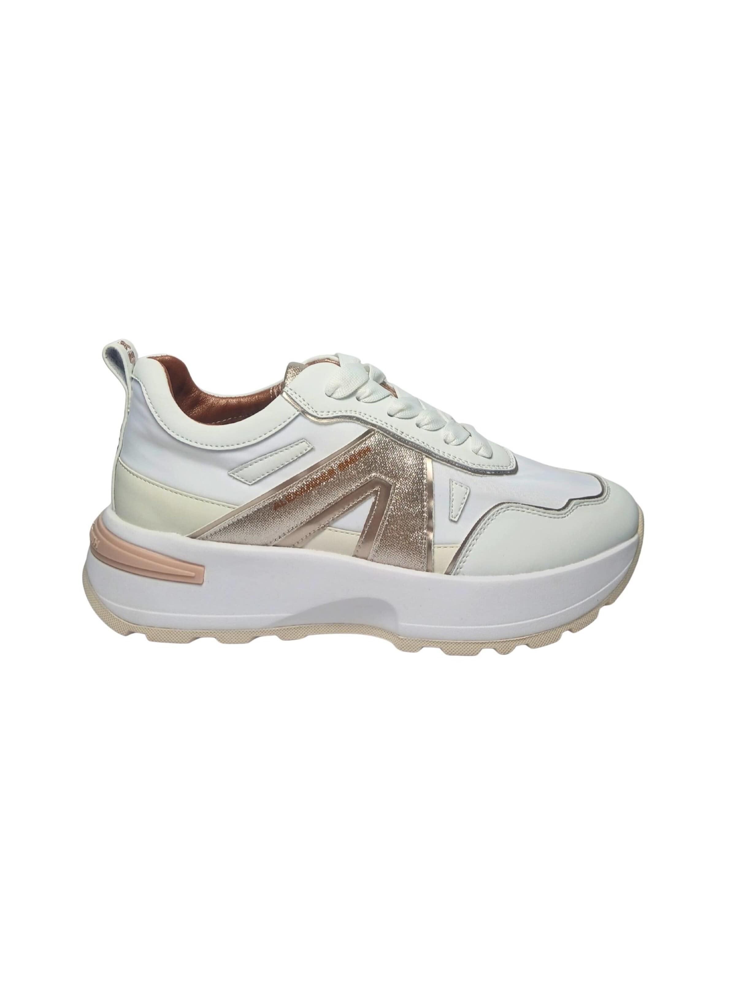 Baskets basses Alexander Smith en blanc : devant