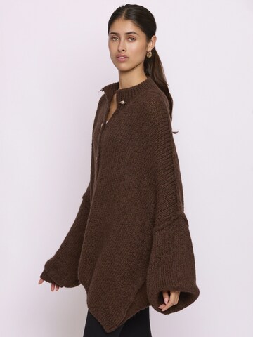 Lilavie Strickjacke 'Lolaa' in Braun