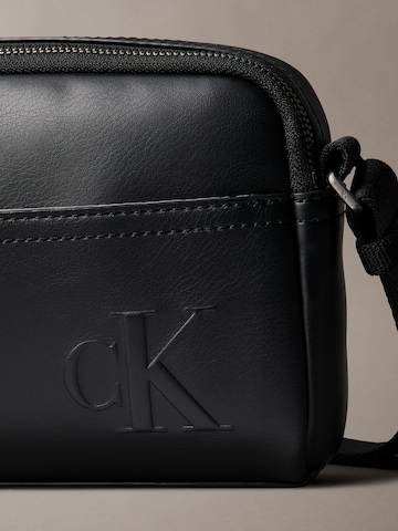 Geantă de umăr de la Calvin Klein pe negru