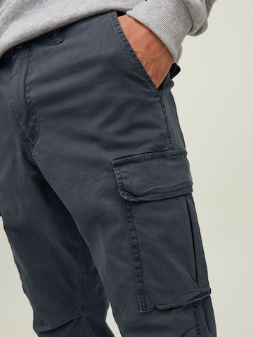 Regular Pantalon cargo 'Ace Tucker' JACK & JONES en gris