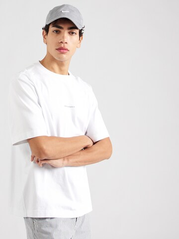 T-Shirt Abercrombie & Fitch en blanc : devant