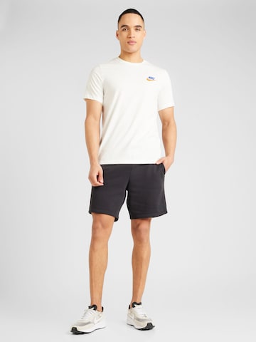 T-Shirt 'CLUB+' Nike Sportswear en beige