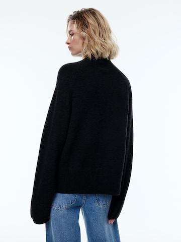 EDITED Пуловер 'Xamira' в черно
