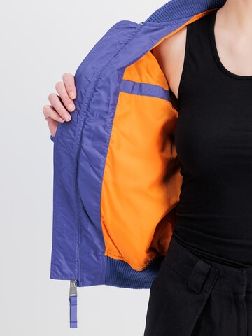 ALPHA INDUSTRIES Демисезонная куртка 'MA-1 TT' в Лиловый