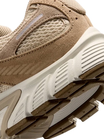 NIKE Sneakersy niskie 'V5 RNR SUEDE' w kolorze brązowy