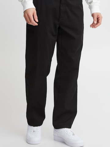 !Solid Regular Chino ' Alann ' in Zwart: voorkant